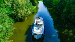 bateau sur un canal