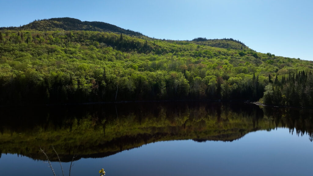 Faire le tour d’une montagne… en une seule prise de drone